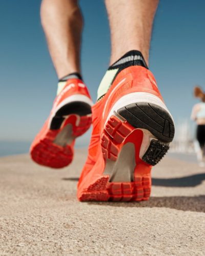 closeup-jogger-man-near-sea